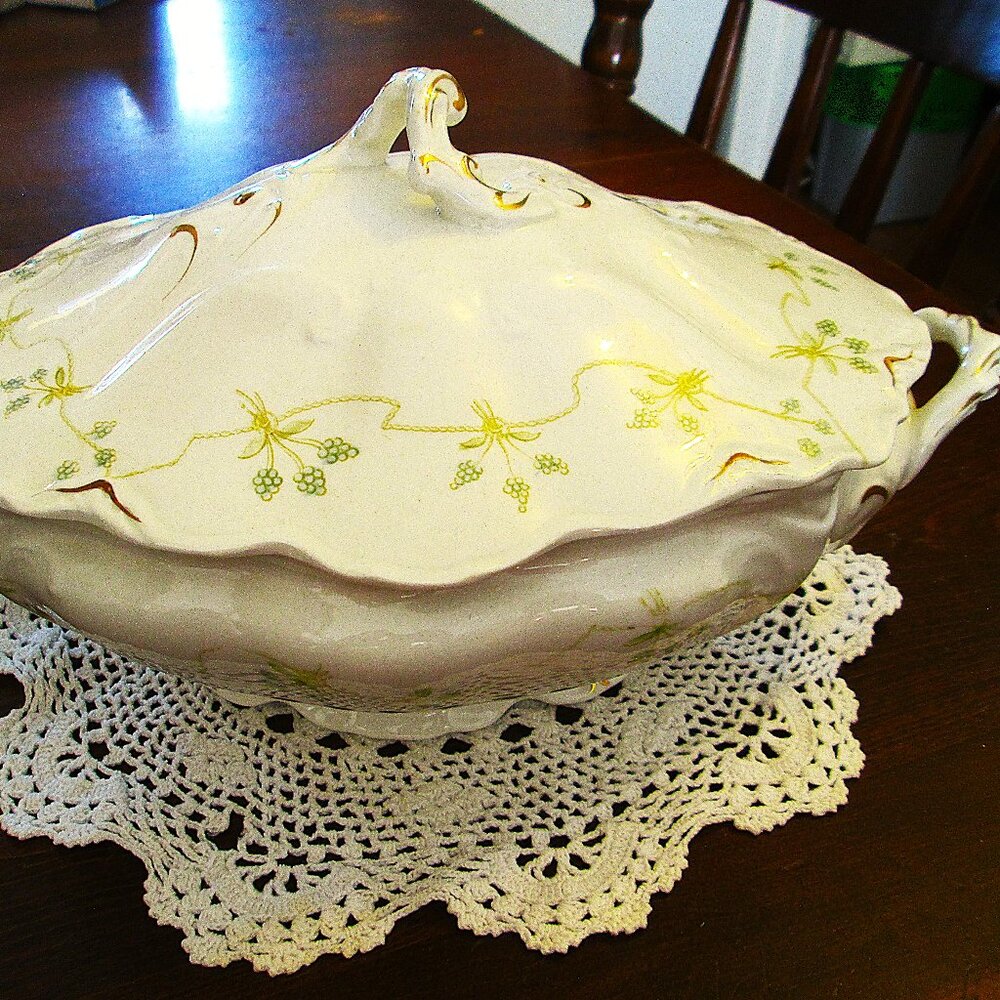 Antiq Soup Toureen lidded Royal Semi-Porcelain Johnson Bros. England